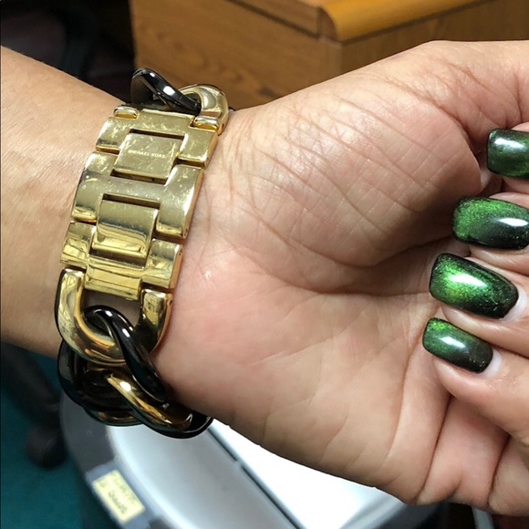 Two-Tone Runway Twist Women's Watch - Picture 5 of 8